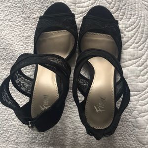 Fioni Isabel Lace Heels 8 1/2 Black